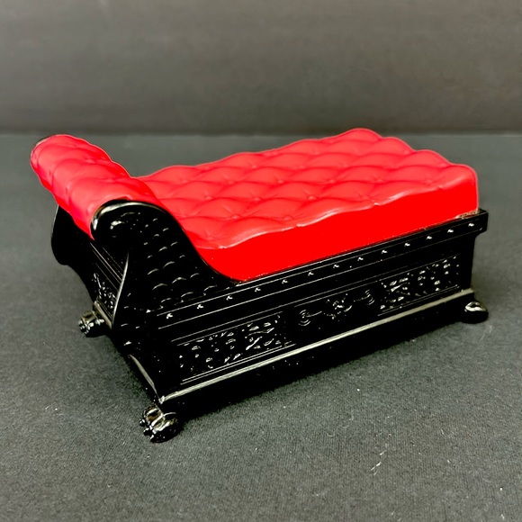 2013 MATTEL “MONSTER HIGH “ Secret Creepers Crypt ” lounge chair - Picture 3 of 6